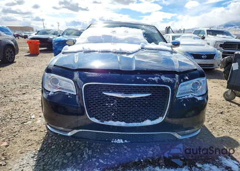 2016 Chrysler 300C z USA, uszkodzony, nr VIN 2C3CCAKGXGH235682